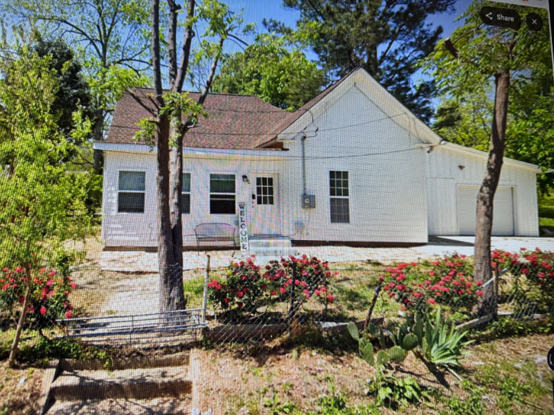 Fairburn House: 18 Bay St