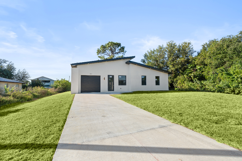 Lehigh Acres House: 2603 3rd Street SW