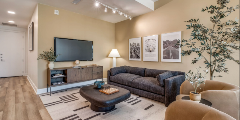 Dallas Apartment: 1100 Oaklawn Ave