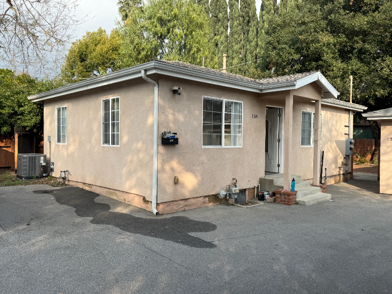 Pasadena House: 154 S Grand Oaks Ave