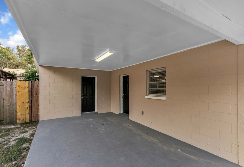 Tampa House: 2006 E Humphrey St