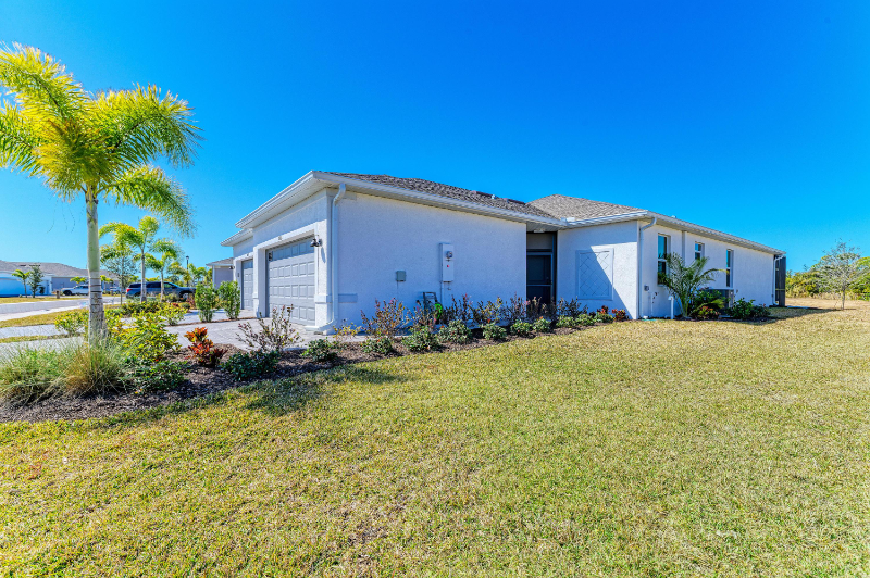 Englewood House: 8613 SEASALT LOOP