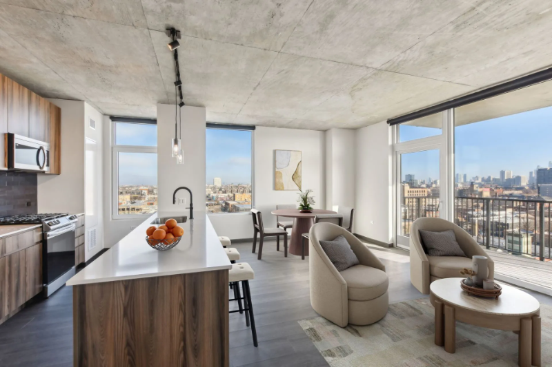 Chicago Condo: 160 N Ashland Ave