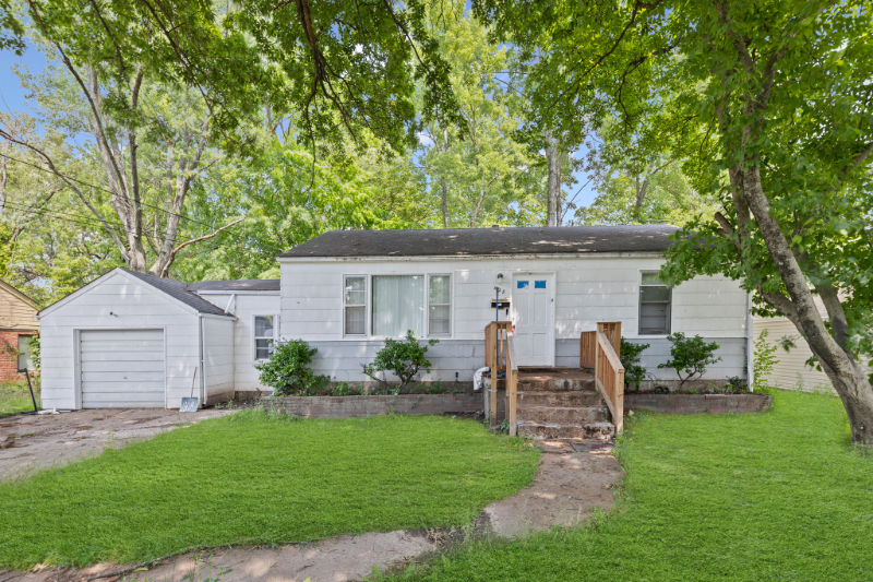 Saint-louis House: 428 Jean Ave