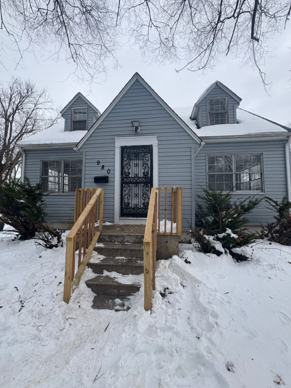 East Saint Louis House: 980 De Couagne Drive