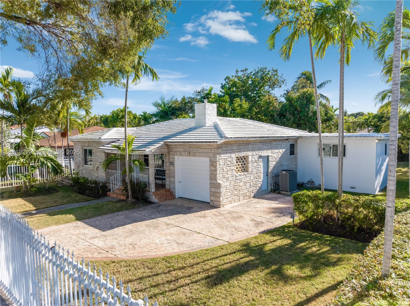 Miami House: 820 SW 26th Rd