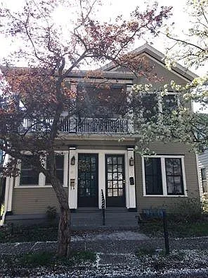 Dayton House: 139 La Belle St