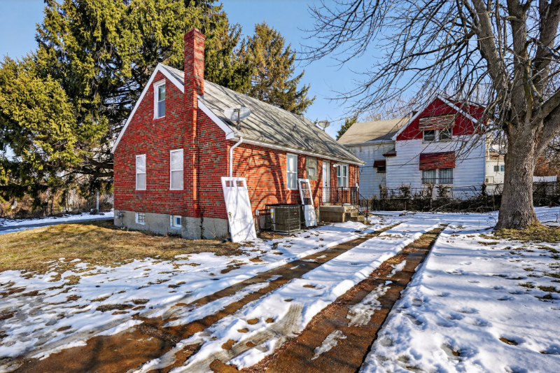 Saint Louis House: 5000 Plover Ave