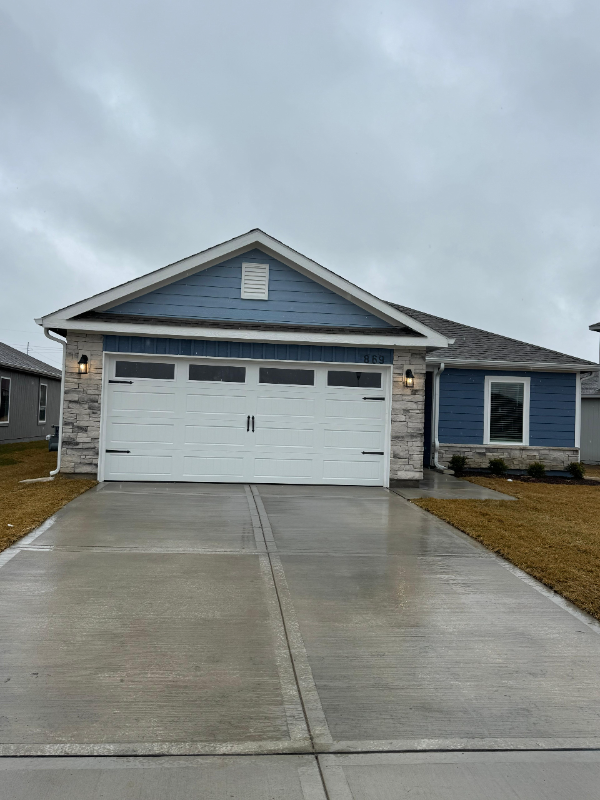 Gardner House: 893 N Buckeye ST