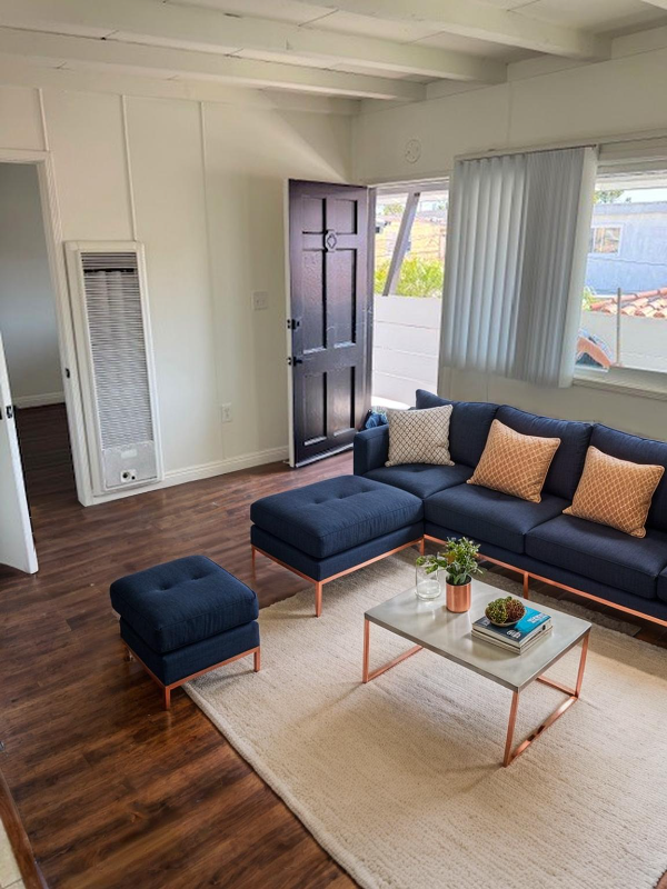 Seal Beach Apartment: 320 7th St,