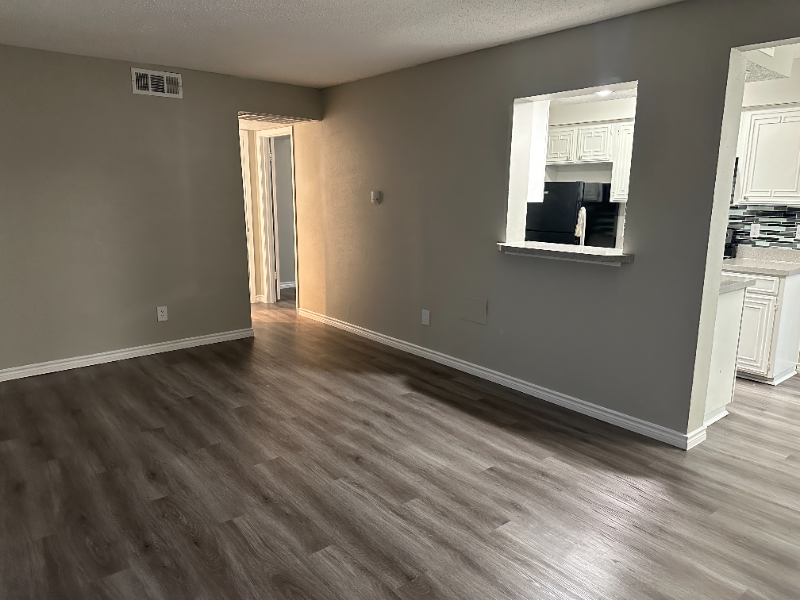 Garland Apartment: 3754 W Buckingham Road