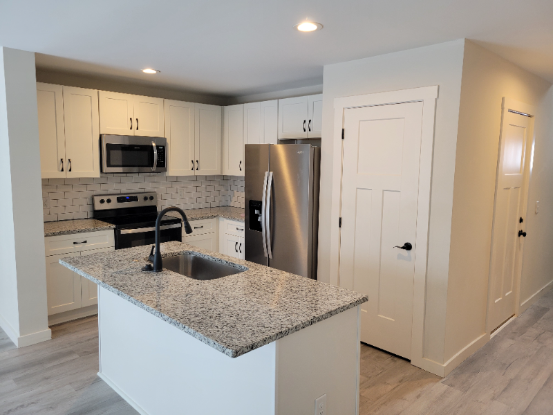 Hickory Townhome: 823 31st St SW