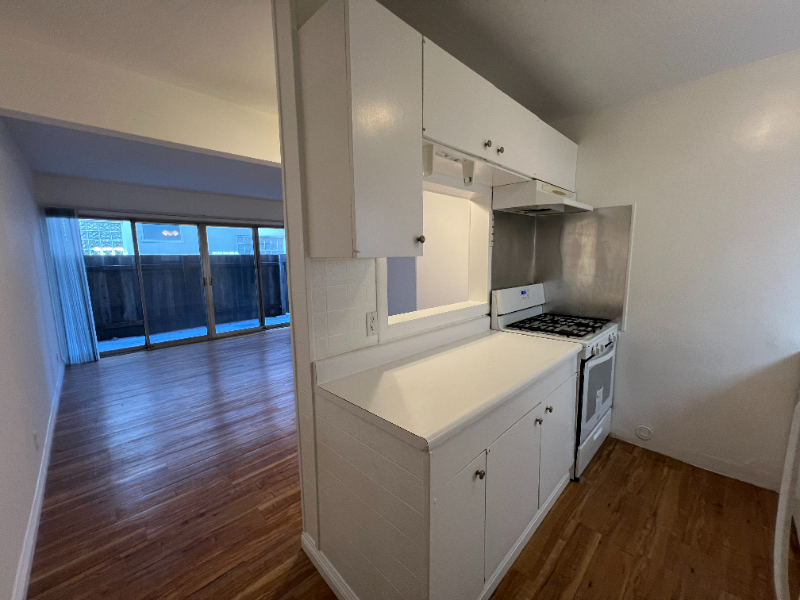 Seal Beach Apartment: 244 5th St