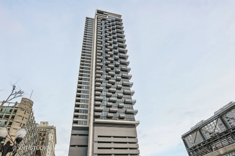 Chicago Apartment: 235 W. Van Buren st