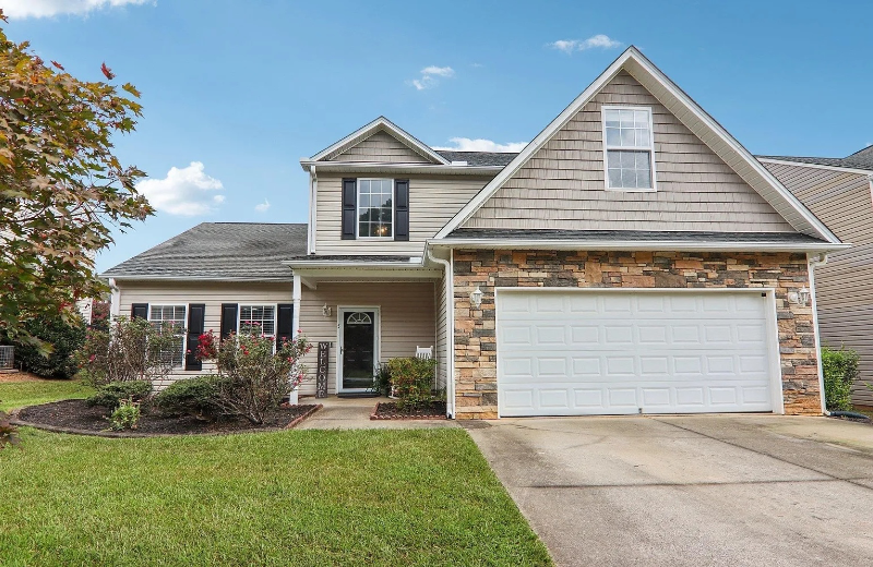 Simpsonville House: 5 Milo Ct