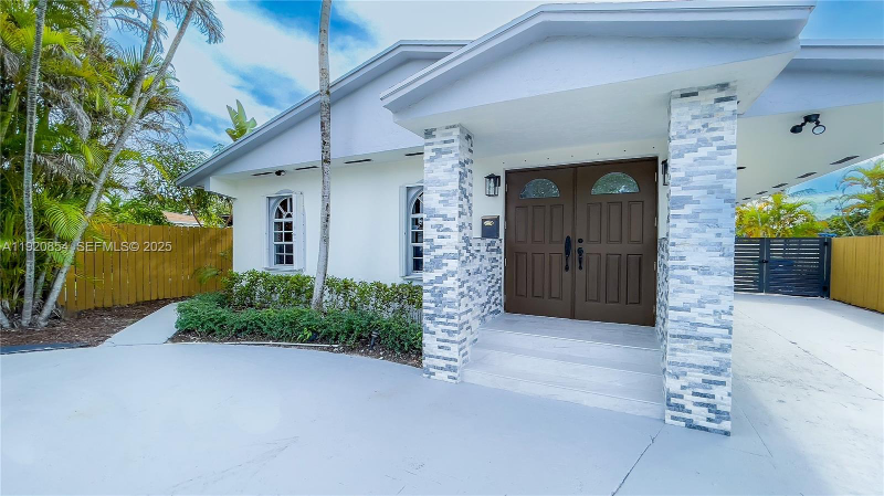 Miami House: 6384 SW 31st St