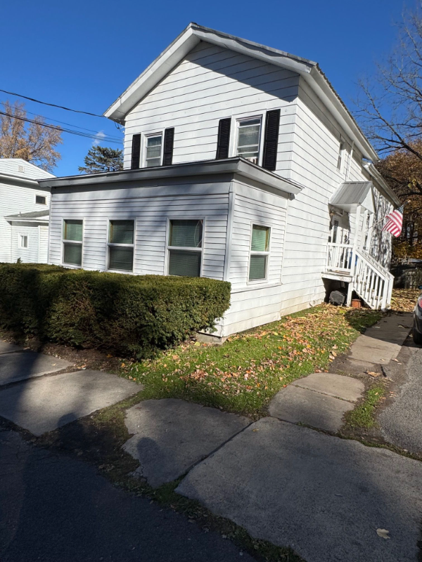 Fulton Apartment: 7 S 4th St