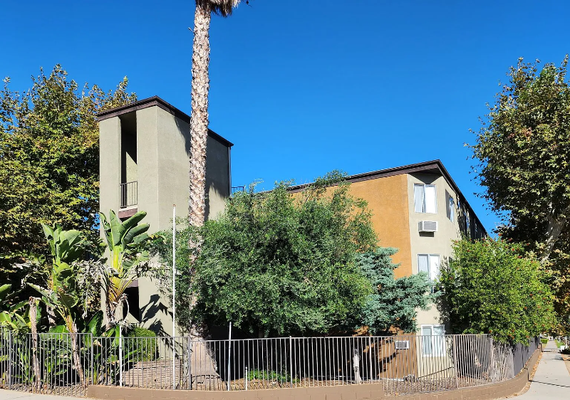 Canoga Park Condo: 8700 Topanga Canyon Blvd