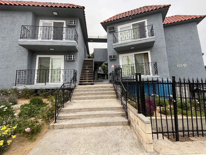 Los Angeles Condo: 10541 National Blvd