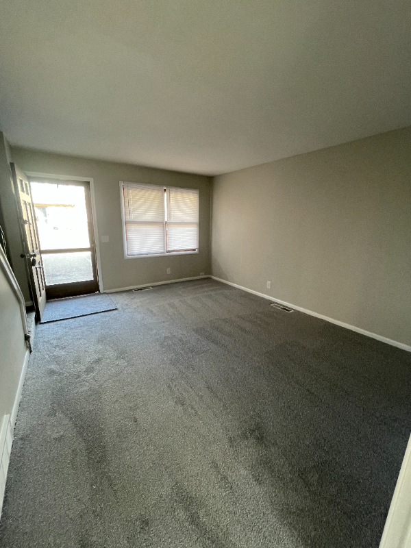 NORTH CANTON Townhome: 343 Pershing Ave NE