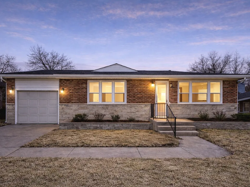 Saint Louis House: 1295 Chambers Rd, Saint Louis, MO 63137