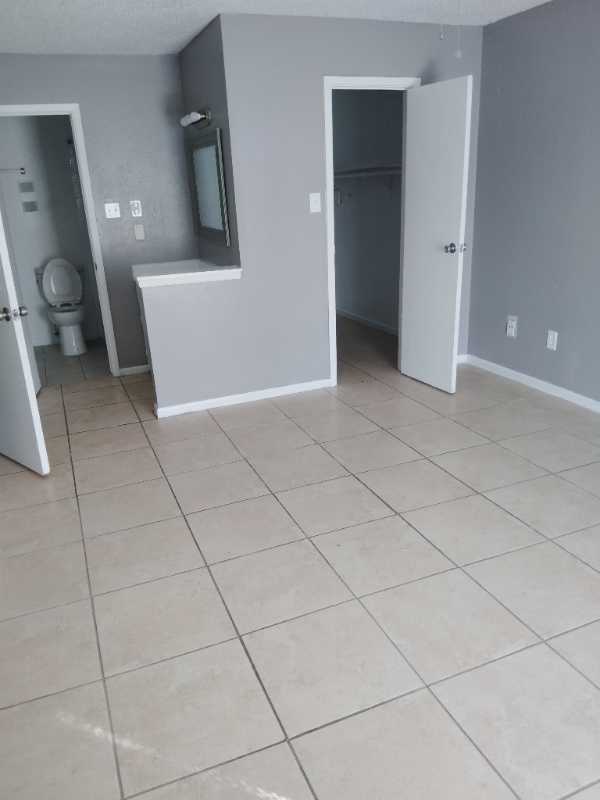 Houston Apartment: 10110 Forum Park Dr