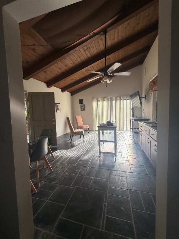 Santa Ana House: 12011 Browning ave