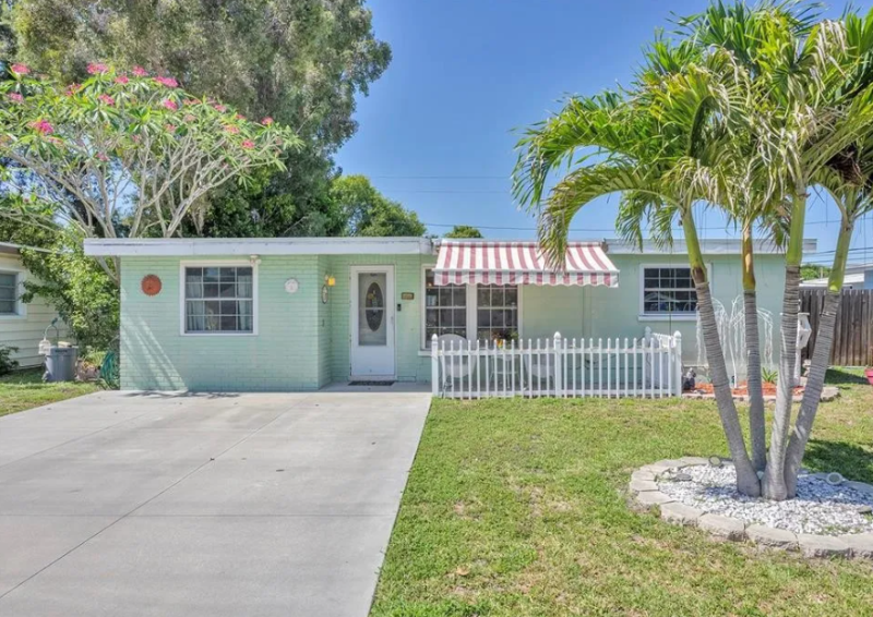 Largo House: 10595 104th Ave