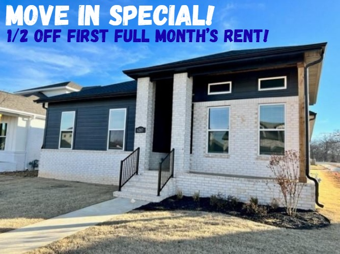 Bentonville House: 6207 SW Luna Ln