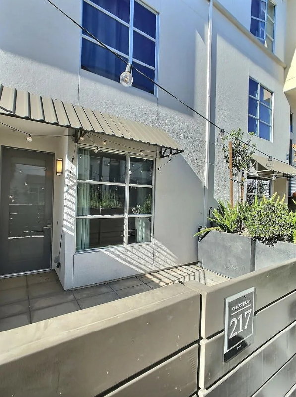 San Jose Condo: 1 E Julian St