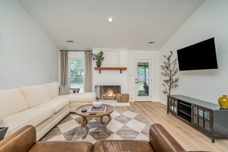 Charlotte House: 2812 Olde Whitehall Rd