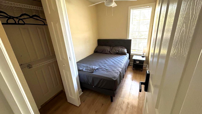 Tampa House: 1104 E Genesee St