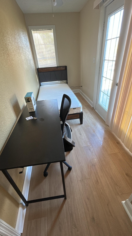 Tampa House: 1104 E Genesee St