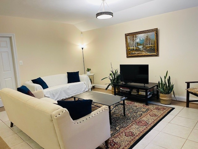 Vienna House: 445 Knoll St NW