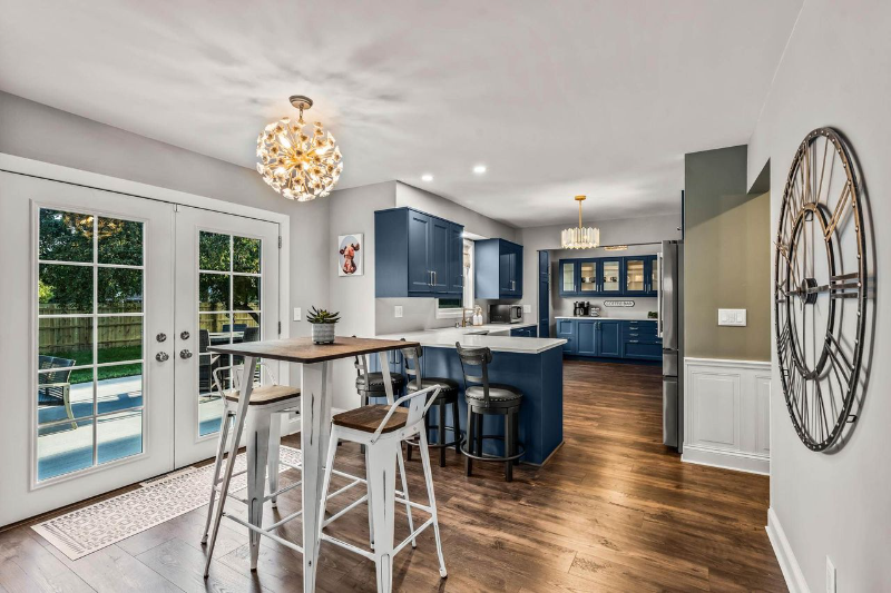 Milwaukee House: 421 W Lloyd St