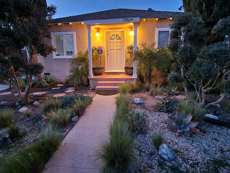 Encino House: 17565 Bullock St