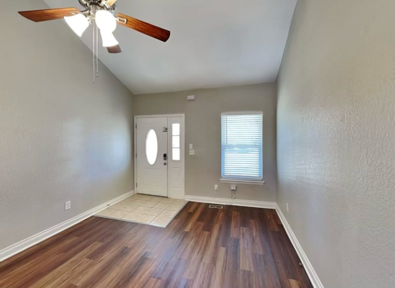 Aurora House: 4020 S Fundy Way