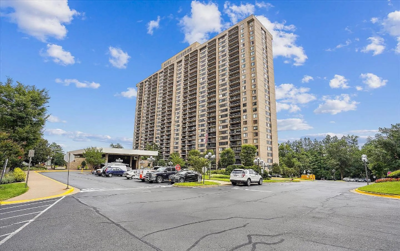 Falls Church Condo: 3705 S George Mason Dr