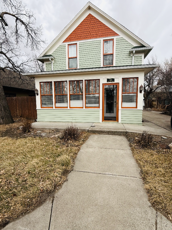 Livingston House: 519 W Park