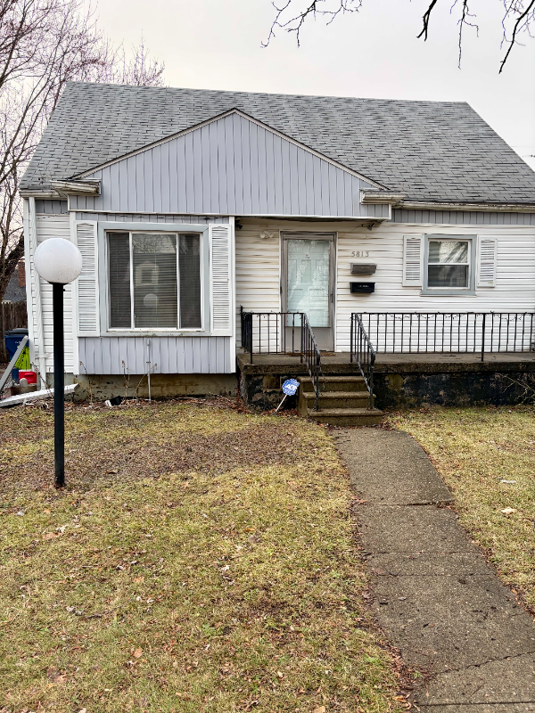 Flint House: 5813 Edwards Ave