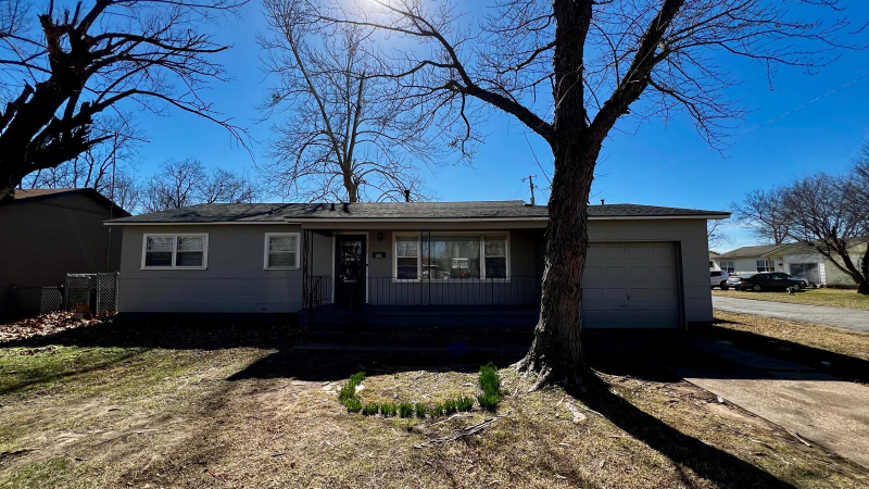 Okmulgee House: 1608 Glennan Dr