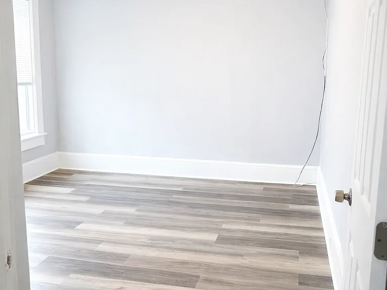 Manchester Apartment: 242 E high st