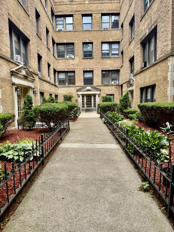 Chicago Apartment: 3410 W Carmen Ave