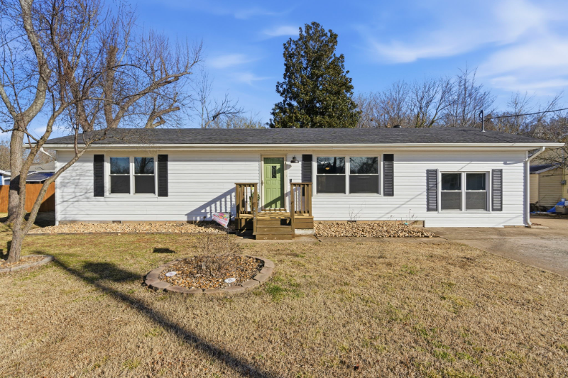 Branson House: 405 Lake Dr