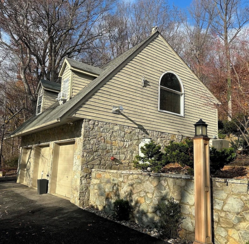 Jefferson House: 3880B Point of Rocks Rd