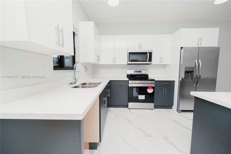 Pompano Beach House: 820 NW 18th Avenue