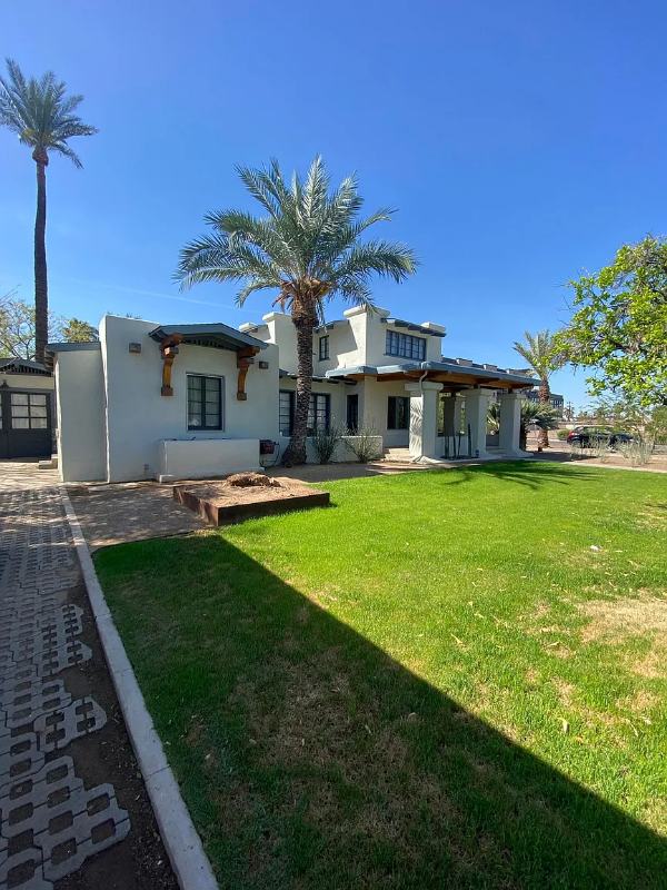 Phoenix House: 501 E Moreland St