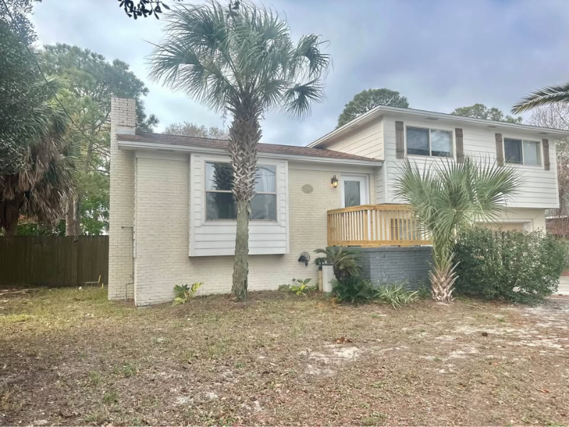 Destin House: 1110 Airport Rd