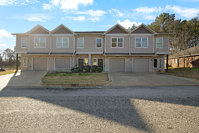 Tyler Townhome: 16072 Echo Glen Dr