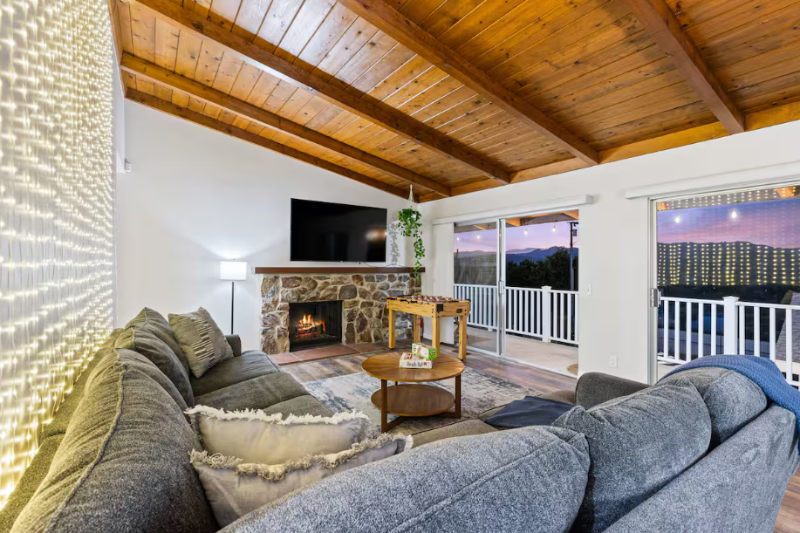 Fallbrook Multiplex: 321 W Kalmia St